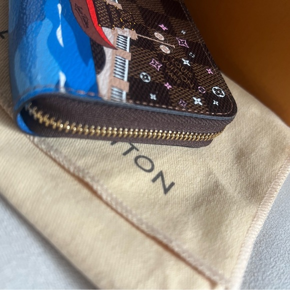 Louis Vuitton Vivienne Small Zippy Wallet - Picture 8 of 9